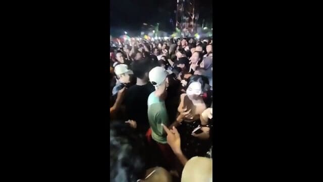 Nonton Konser Telanjang