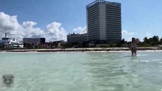 SALVAVIDAS CULONA ME DA TREMENDOS SENTONES Y LE DEJO TODA LA LECHE ADENTRO!!
