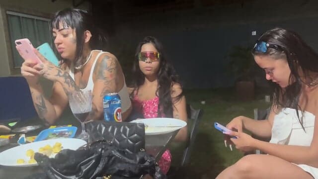 Caiu na net Vazou na net Jovens influencers em troca de