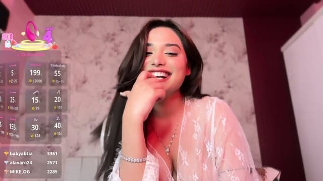 Currly Quinn nude masturbating her beautiful pusssy