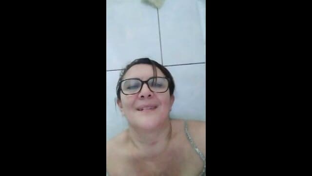 Vazou nudes da titia safada